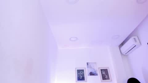 Snapshot of emelie_89 chatting on 9, 10, 2025 emelie_89 online show from 9, 10, 2025