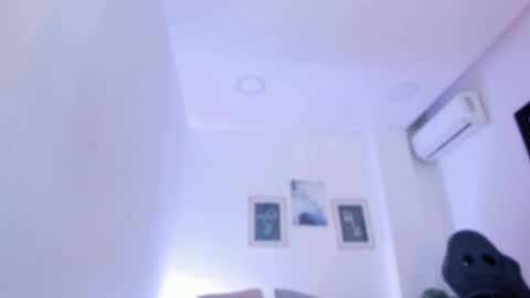 Snapshot of emelie_89 chatting on 21, 10, 2025 emelie_89 online show from 21, 10, 2025