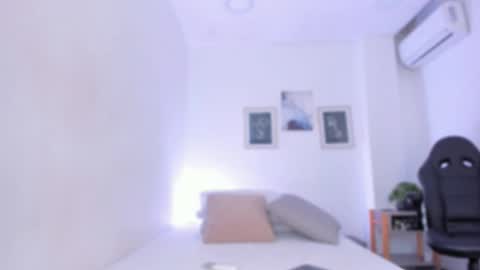 Snapshot of emelie_89 chatting on 26, 10, 2025 emelie_89 online show from 26, 10, 2025