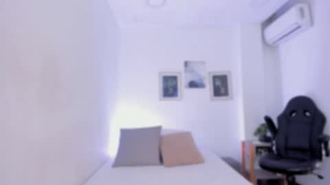 Snapshot of emelie_89 chatting on 27, 10, 2025 emelie_89 online show from 27, 10, 2025