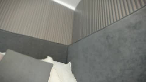emelie_89 online show from 2, 5, 2026