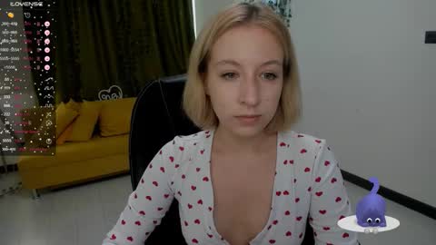 Snapshot of emely_garcias chatting on 11, 10, 2025 emelia online show from 11, 10, 2025