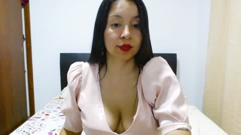Snapshot of emely_sexx chatting on 12, 12, 2024 emely_sexx online show from 12, 12, 2024