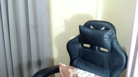 Snapshot of emelyn_fuckdoll chatting on 17, 10, 2025 Scarlett online show from 17, 10, 2025