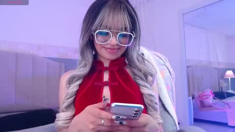 Snapshot of emerald_gh chatting on 28, 9, 2025 Danna online show from 28, 9, 2025