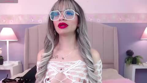 Snapshot of emerald_gh chatting on 22, 10, 2025 Danna online show from 22, 10, 2025