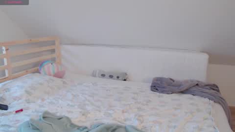 Snapshot of emerald_kittycat chatting on 22, 11, 2025 just me online show from 22, 11, 2025