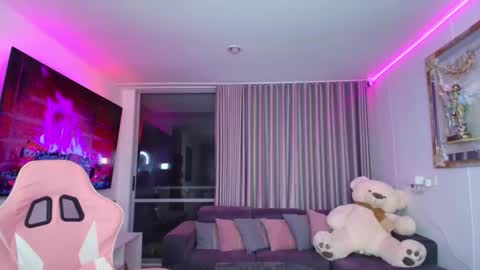 Esmeralda online show from 2, 2, 2026