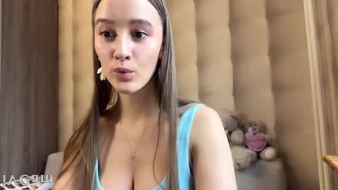 emi__ly online show from 25, 11, 2025