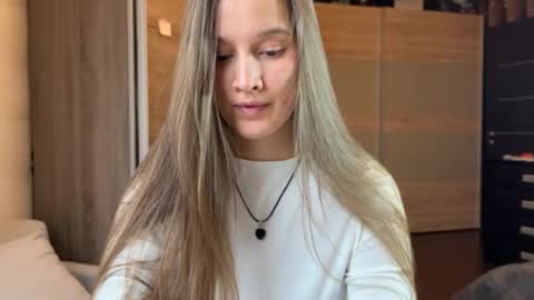 emi__ly online show from 17, 12, 2025