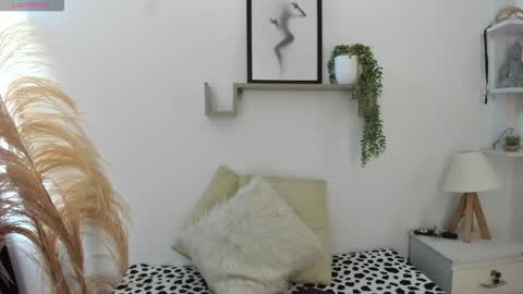 Snapshot of emi_carter chatting on 13, 10, 2025 emi_carter online show from 13, 10, 2025