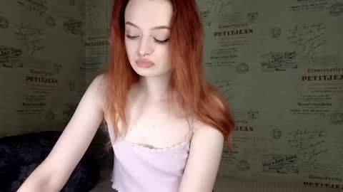 Snapshot of emi_less chatting on 19, 10, 2025 Emi online show from 19, 10, 2025