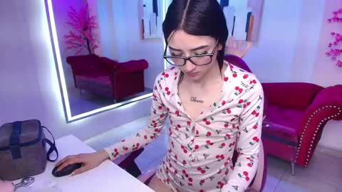 Snapshot of emiily_andrews chatting on 23, 5, 2026 Emiily online show from 23, 5, 2026