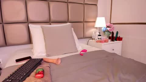 EMILY ROBERTS online show from 31, 12, 2024