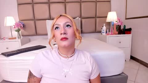 EMILY ROBERTS online show from 11, 1, 2025