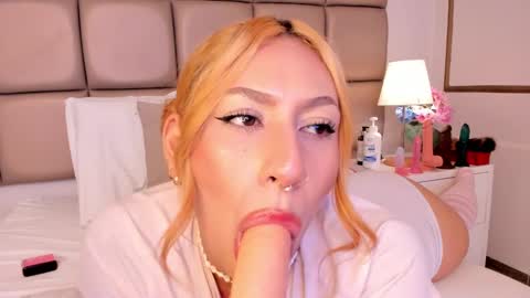 EMILY ROBERTS online show from 11, 1, 2025