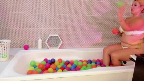 EMILY ROBERTS online show from 19, 1, 2025
