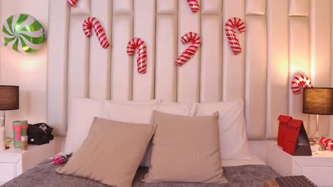 EMILY ROBERTS online show from 15, 12, 2025