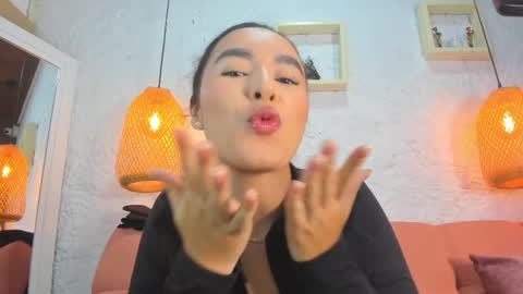 Snapshot of emiily_s chatting on 4, 12, 2025 Emily online show from 4, 12, 2025