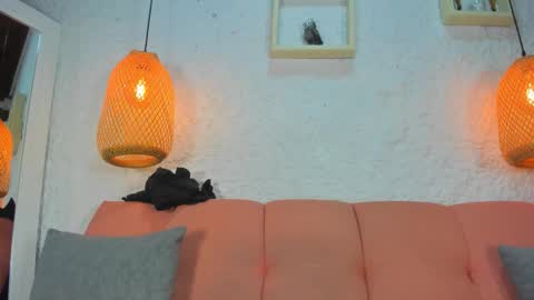 Snapshot of emiily_s chatting on 19, 12, 2025 Emily online show from 19, 12, 2025