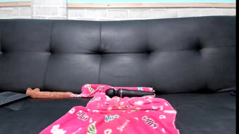 Snapshot of emiily_smile chatting on 2, 1, 2025 Emily online show from 2, 1, 2025