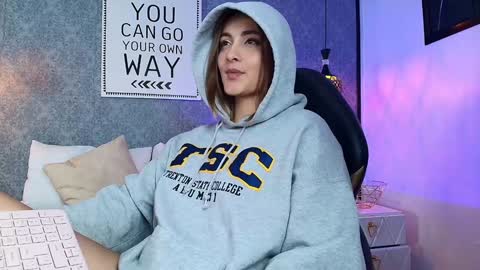 Snapshot of emiily_w1 chatting on 21, 1, 2025 Emily online show from 21, 1, 2025