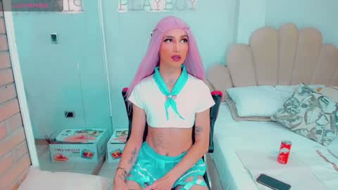 EmillySaenz online show from 10, 12, 2024