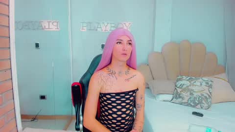 EmillySaenz online show from 28, 1, 2025