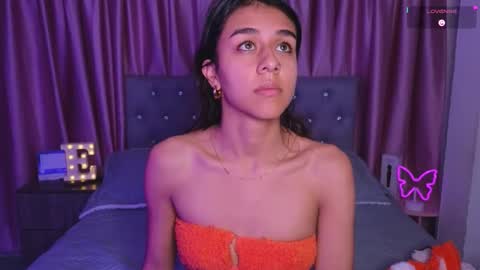 Snapshot of emiiscoot_1 chatting on 12, 11, 2025 Emily online show from 12, 11, 2025