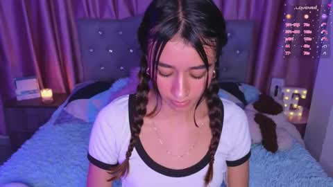 Snapshot of emiiscoot_1 chatting on 24, 11, 2025 Emily online show from 24, 11, 2025