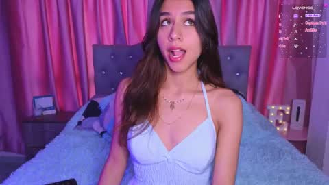 Snapshot of emiiscoot_1 chatting on 26, 11, 2025 Emily online show from 26, 11, 2025