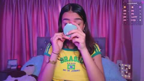 Snapshot of emiiscoot_1 chatting on 29, 11, 2025 Emily online show from 29, 11, 2025