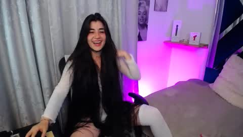 Snapshot of emilayton_ chatting on 3, 12, 2024 emilayton_ online show from 3, 12, 2024