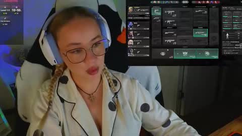 Snapshot of emili1_bc chatting on 11, 9, 2025 Emili online show from 11, 9, 2025