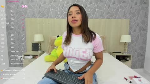 Emili Lenus online show from 22, 1, 2025