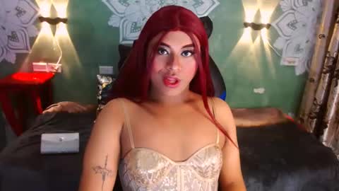 Snapshot of emili_roux chatting on 12, 1, 2025 Emili roux online show from 12, 1, 2025