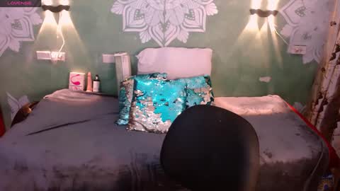 Snapshot of emili_roux chatting on 4, 2, 2025 Emili roux online show from 4, 2, 2025