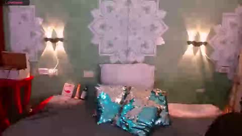 Snapshot of emili_roux chatting on 5, 2, 2025 Emili roux online show from 5, 2, 2025