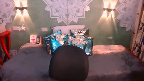 Snapshot of emili_roux chatting on 9, 2, 2025 Emili roux online show from 9, 2, 2025
