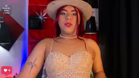 Snapshot of emili_roux chatting on 13, 10, 2025 Emili roux online show from 13, 10, 2025