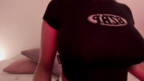 Snapshot of emilia_ghendle chatting on 20, 12, 2024 Emilia Big Boobs online show from 20, 12, 2024