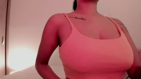 Snapshot of emilia_ghendle chatting on 29, 12, 2024 Emilia Big Boobs online show from 29, 12, 2024