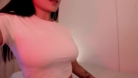 Snapshot of emilia_ghendle chatting on 3, 1, 2025 Emilia Big Boobs online show from 3, 1, 2025