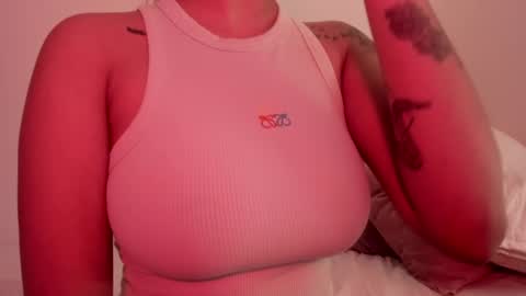 Snapshot of emilia_ghendle chatting on 5, 1, 2025 Emilia Big Boobs online show from 5, 1, 2025