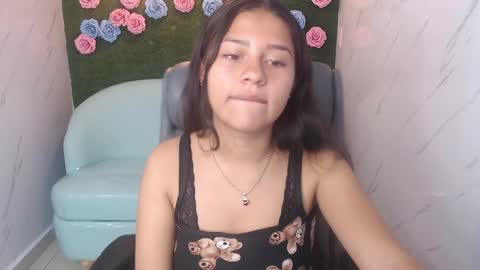 Snapshot of emilia_love_a chatting on 7, 10, 2025 Emilia  online show from 7, 10, 2025