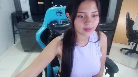 Snapshot of emilia_love_a chatting on 15, 10, 2025 Emilia  online show from 15, 10, 2025