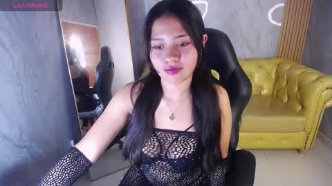 Snapshot of emilia_love_a chatting on 21, 10, 2025 Emilia  online show from 21, 10, 2025