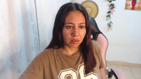 Snapshot of emiliany_perez chatting on 24, 12, 2024 emiliany layla perez online show from 24, 12, 2024