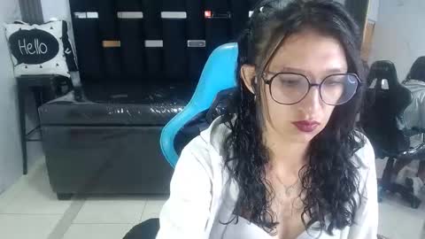 Snapshot of emiliastyle_a chatting on 8, 10, 2025 emiliastyle_a online show from 8, 10, 2025