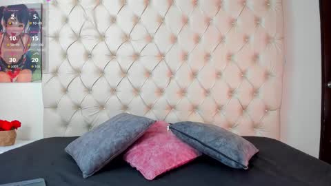 Snapshot of emilieandblake chatting on 4, 3, 2026 emilieandblake online show from 4, 3, 2026